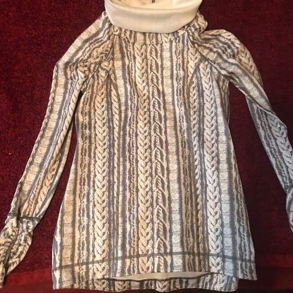 Cute Top - Picture 1 of 2